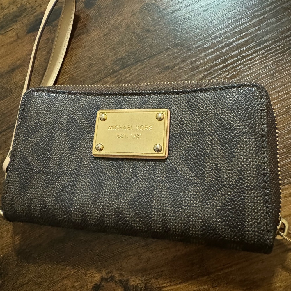 Michael Kors Jet Set Travel Wristlet Wallet leather